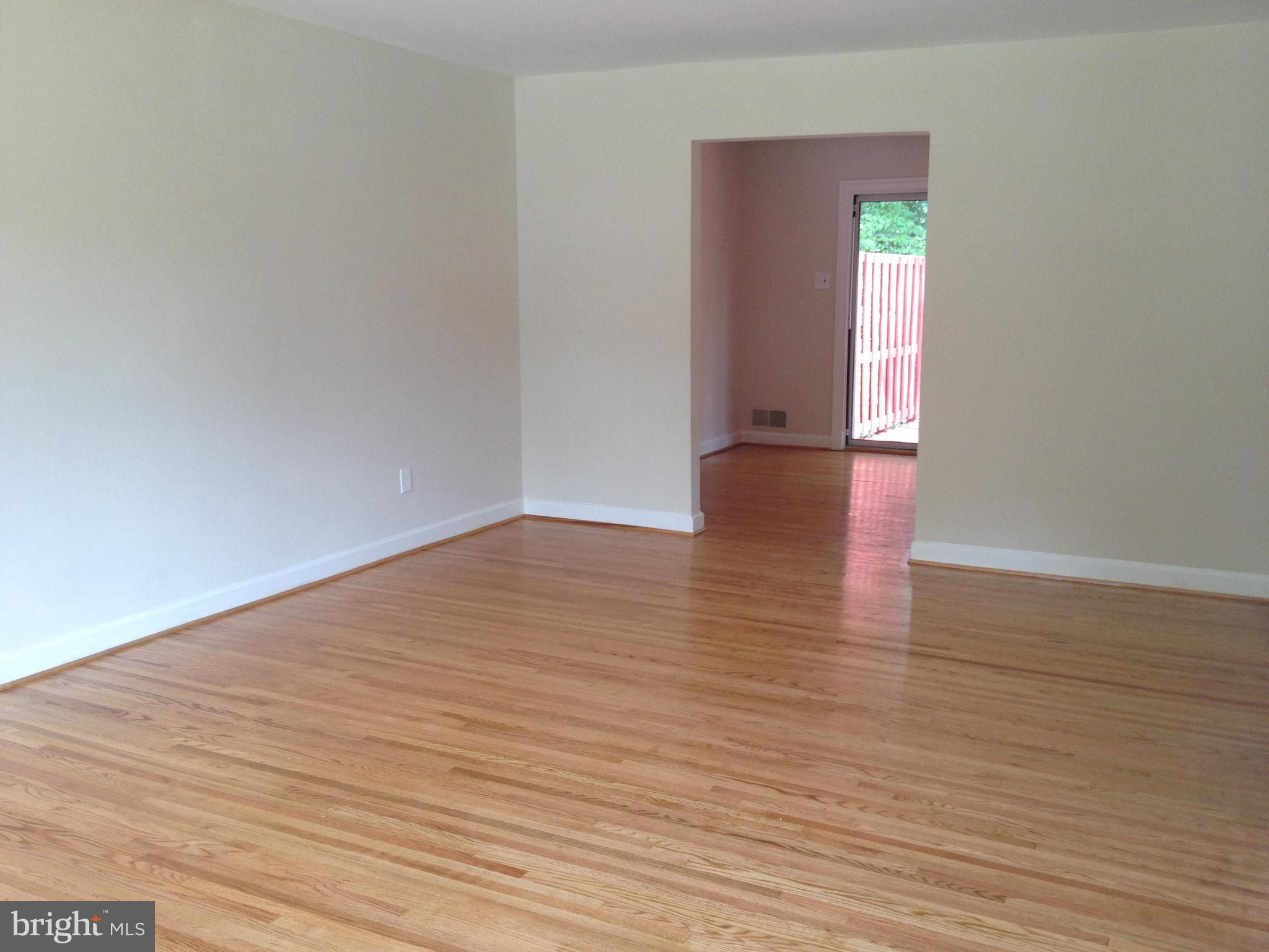 13618 Poplar Tree Road Chantilly, VA 20151 - Photo 11 of 29 Living Room
