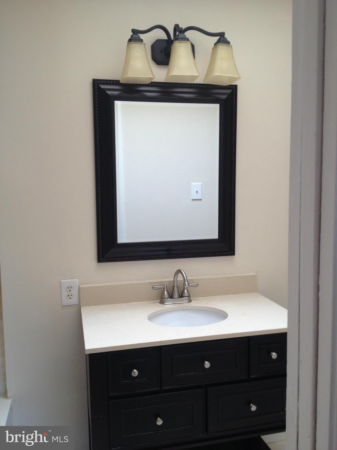 13618 Poplar Tree Road Chantilly, VA 20151 - Photo 17 of 29 Bath