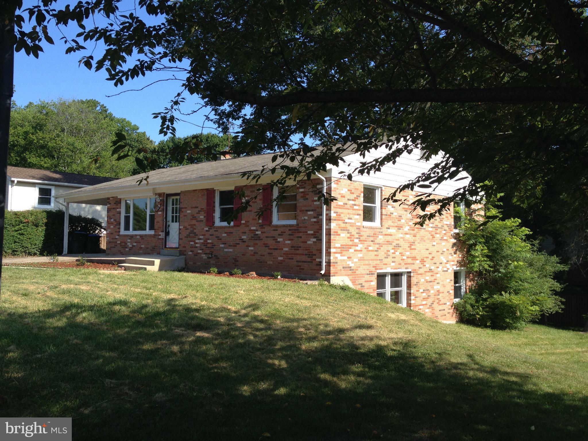 13618 Poplar Tree Road Chantilly, VA 20151 - Photo 3 of 29 Exterior (Front)