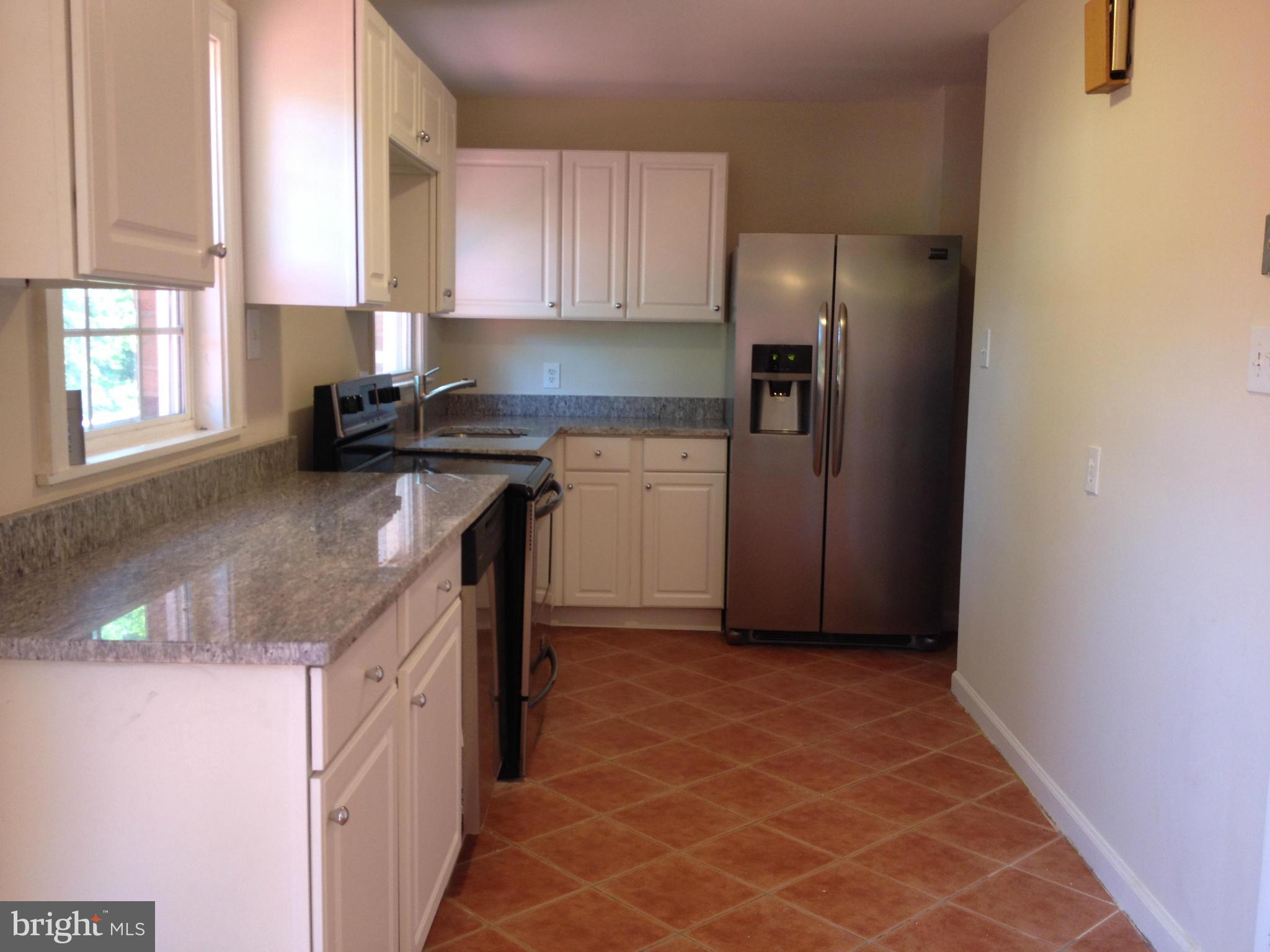 13618 Poplar Tree Road Chantilly, VA 20151 - Photo 5 of 29 Kitchen Brand new stainless steel appliances