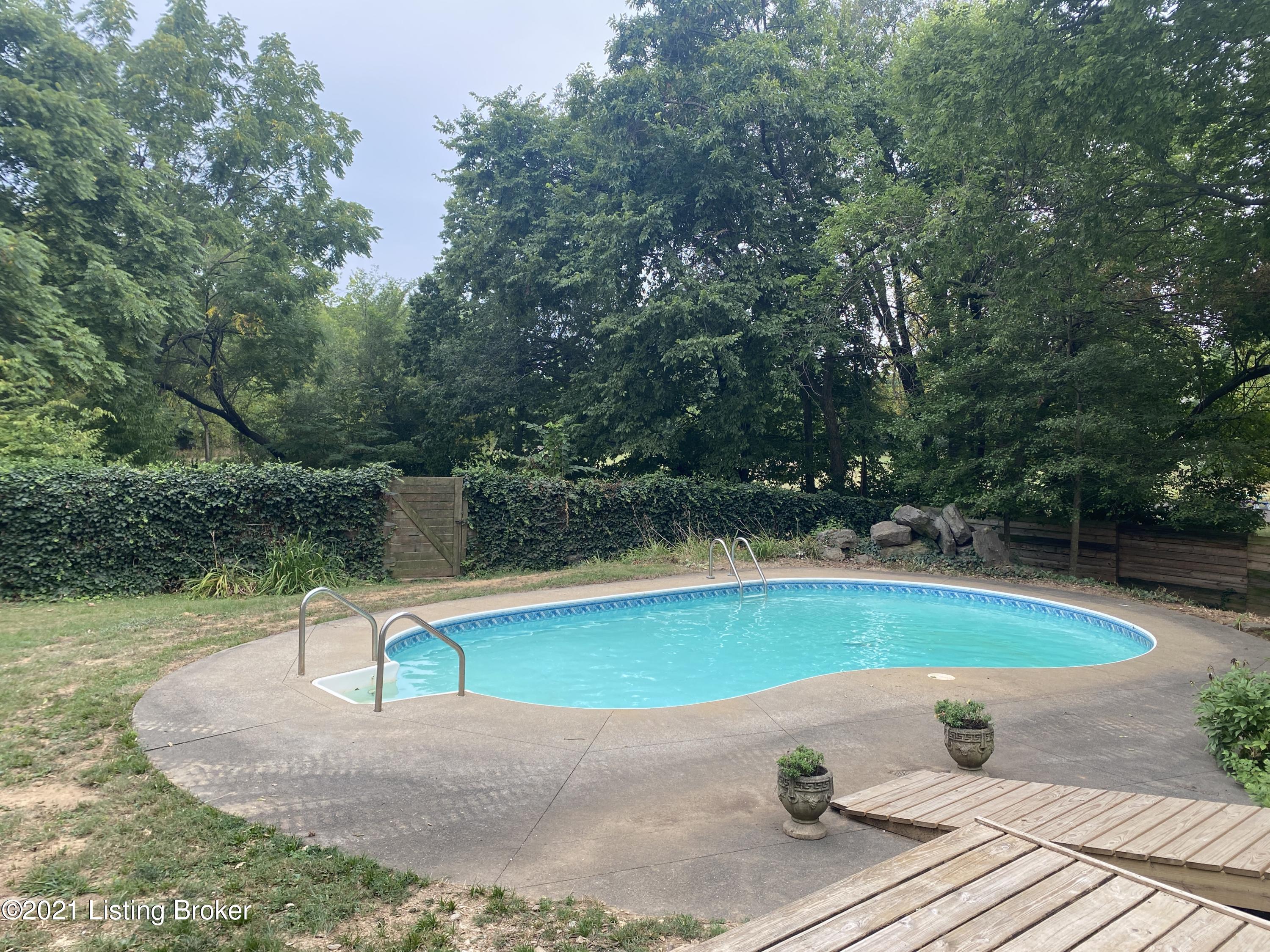 322 Fairmeade Road Louisville, KY 40207 - Photo 6 of 19 IMG_4077