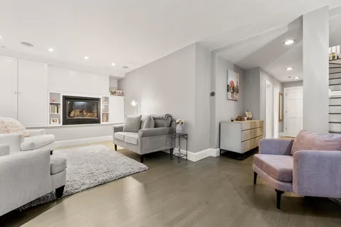$1,825,000 | 194 West Brookline Street, Unit 1, Boston, MA 02118