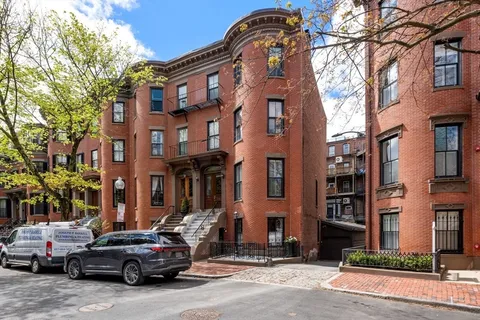 $1,825,000 | 194 West Brookline Street, Unit 1, Boston, MA 02118