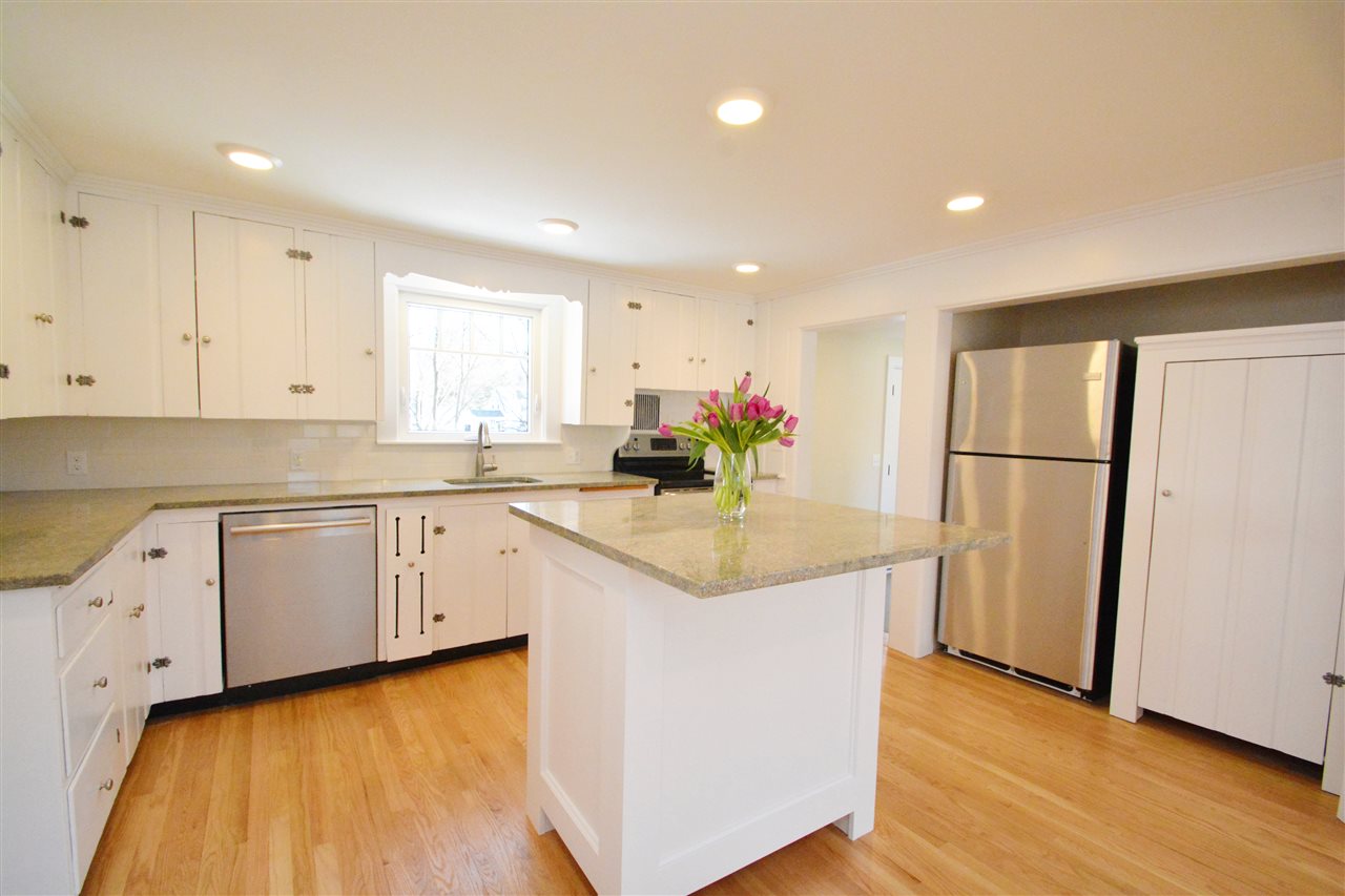 7 Valentine Hill Road Durham, NH 03824 - Photo 6 of 40