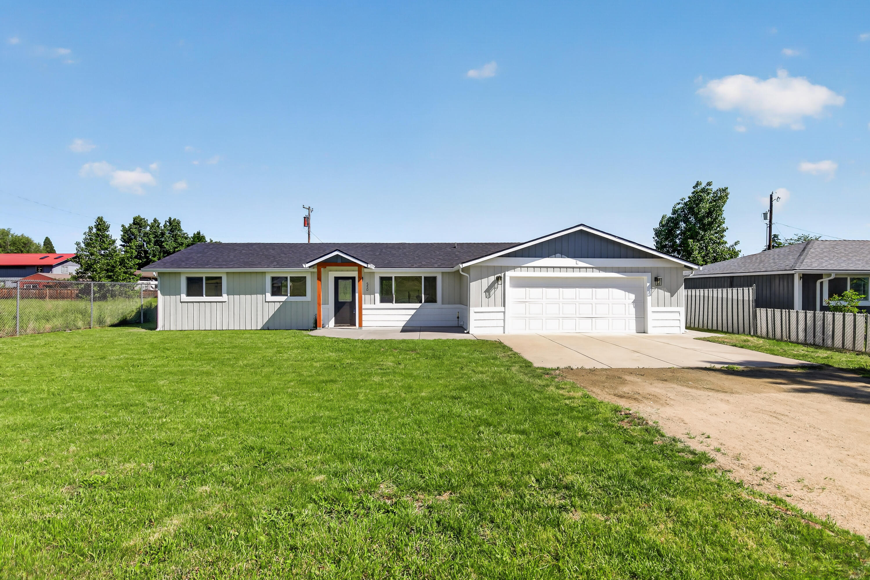 550 Experiment Station Road Medford, OR 97501 - Photo 27 of 27 a front view of a house with a yard