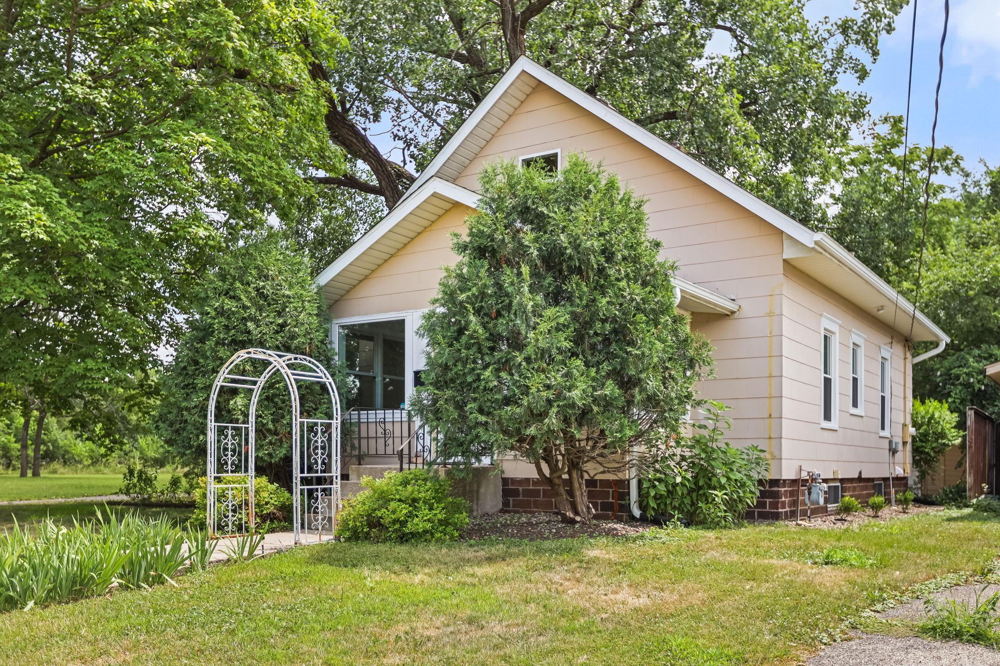 901 3rd Street Northwest Faribault, MN 55021 - Photo 4 of 49