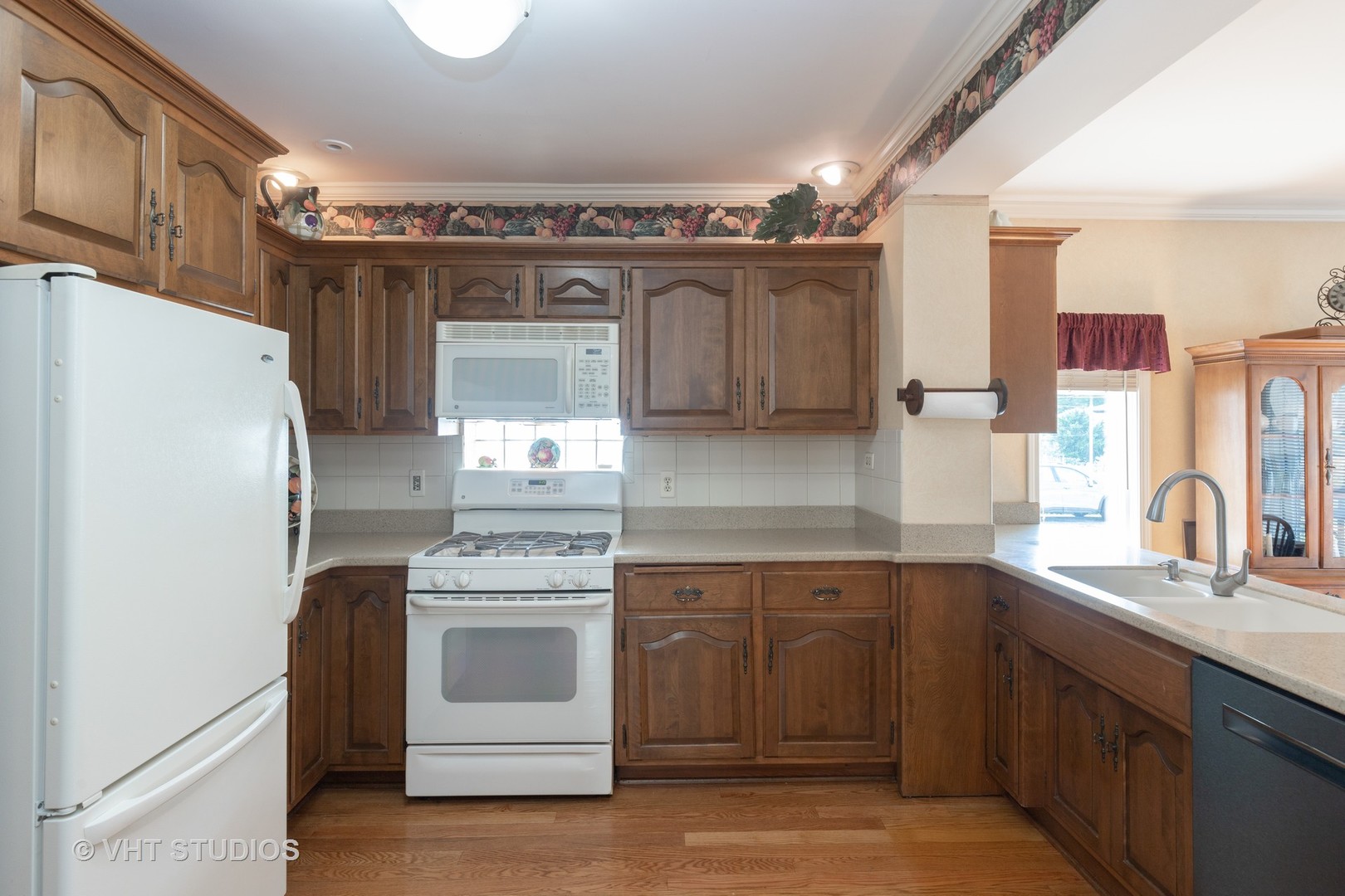 284 Olmsted Road Riverside, IL 60546 - Photo 8 of 27