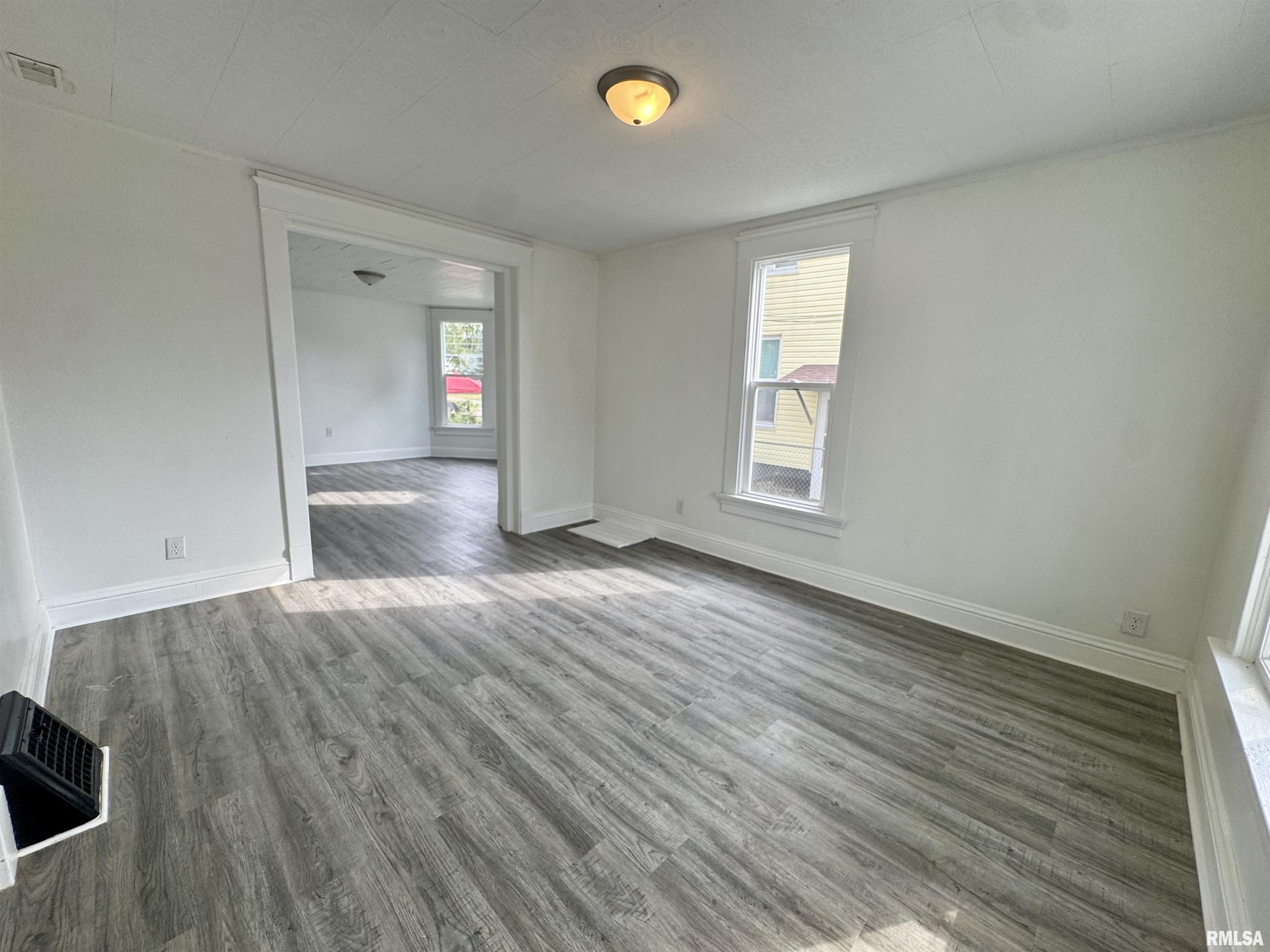 619 13th Avenue Rock Island, IL 61201 - Photo 3 of 19