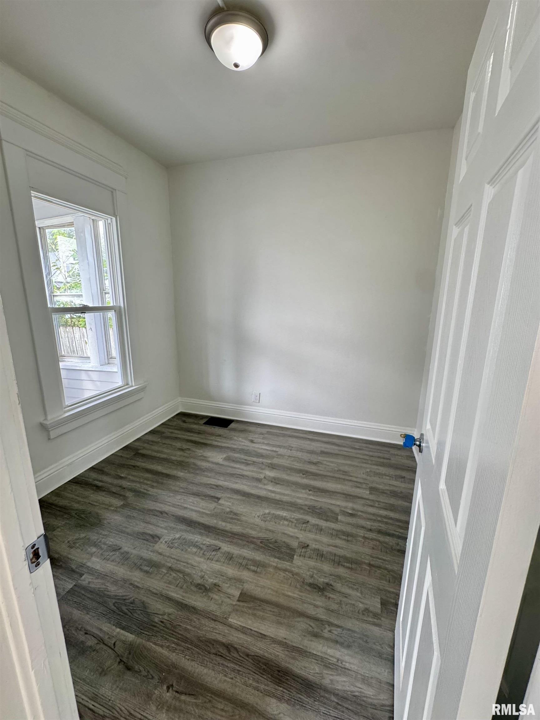 619 13th Avenue Rock Island, IL 61201 - Photo 4 of 19