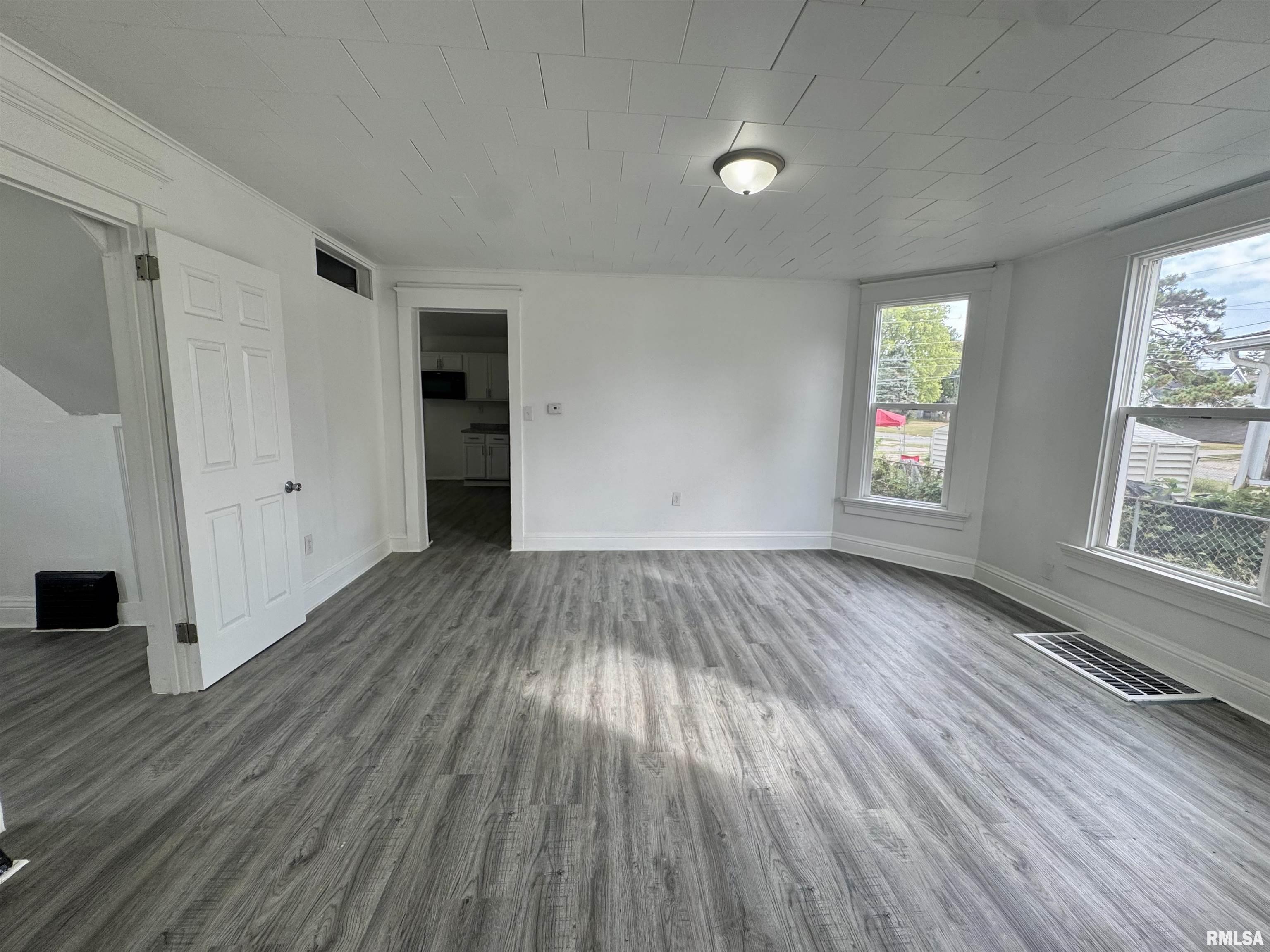 619 13th Avenue Rock Island, IL 61201 - Photo 5 of 19