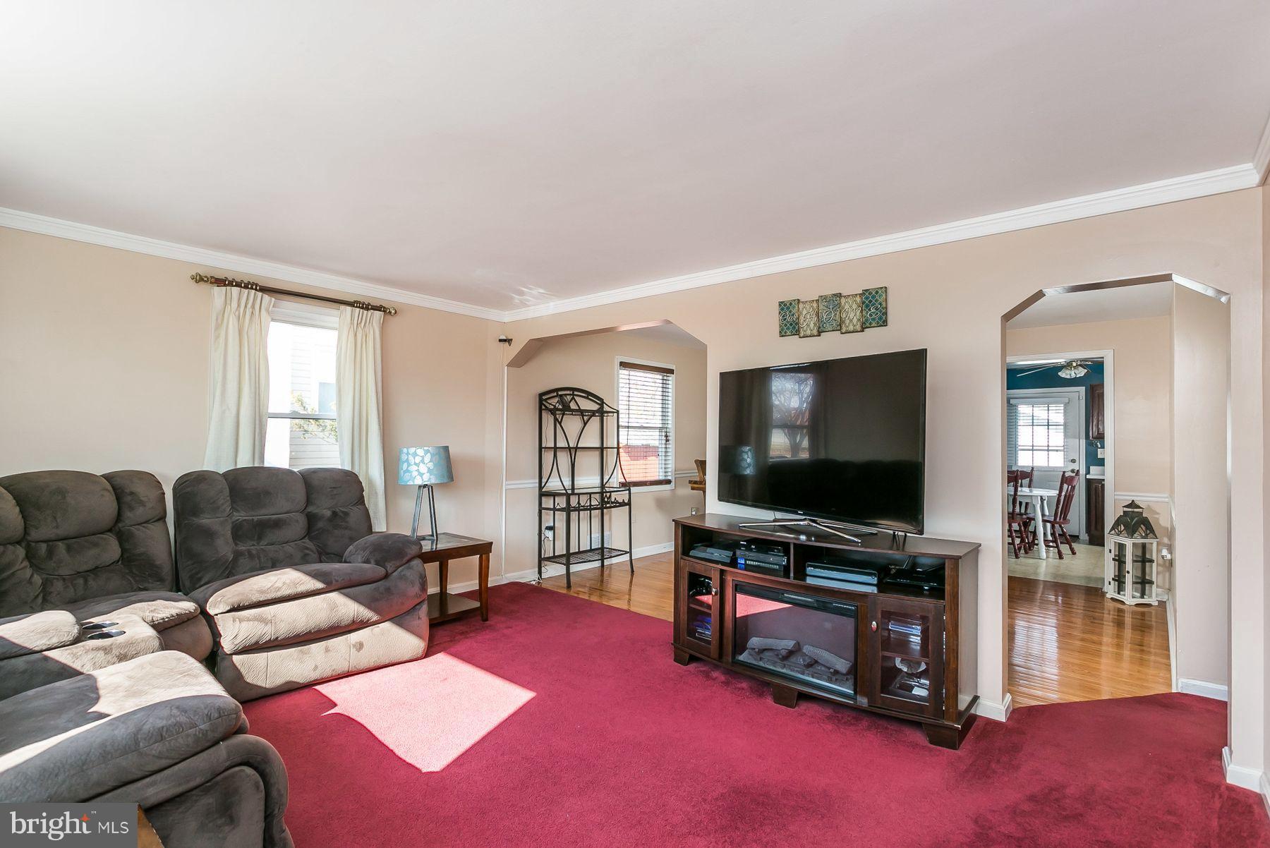 3822 East Joppa Road Baltimore, MD 21234 - Photo 4 of 10 Living Room