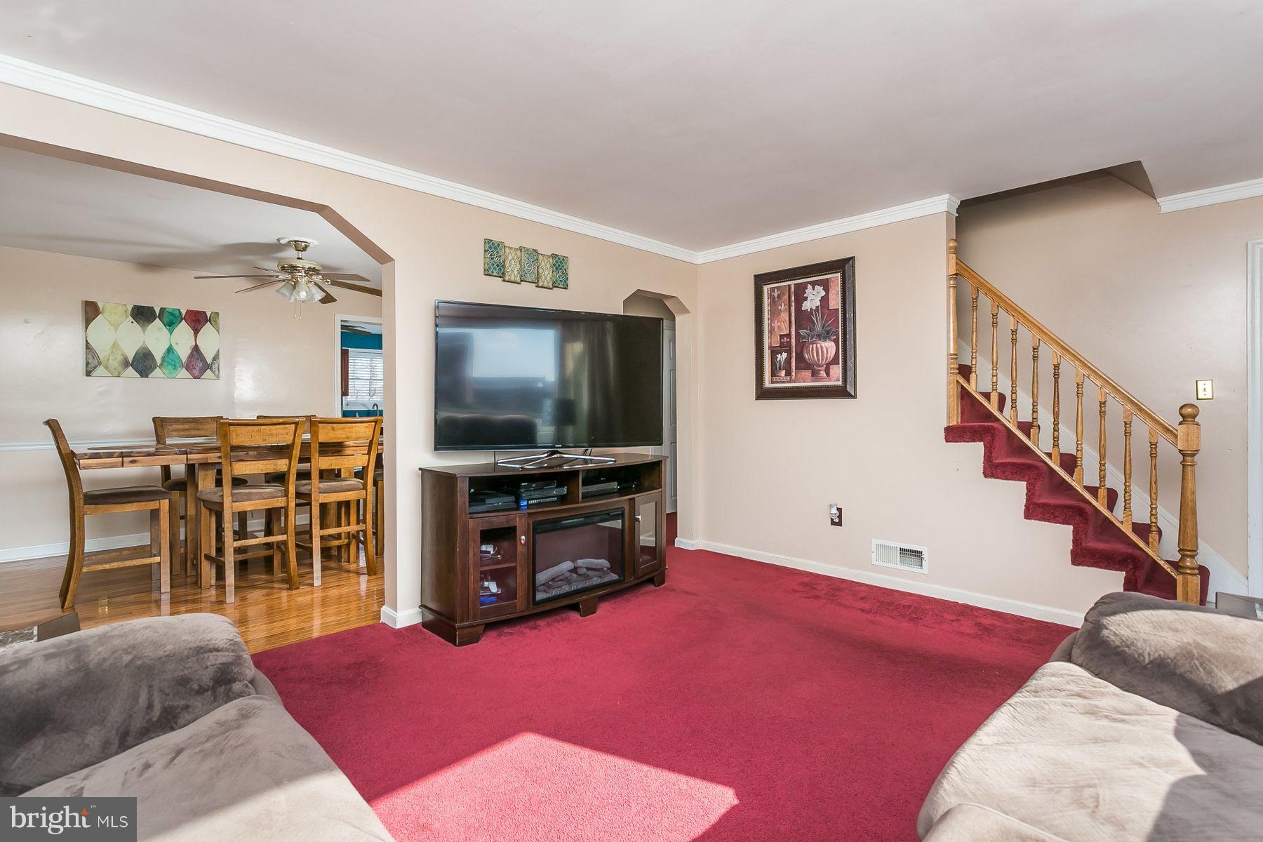 3822 East Joppa Road Baltimore, MD 21234 - Photo 5 of 10 Living Room