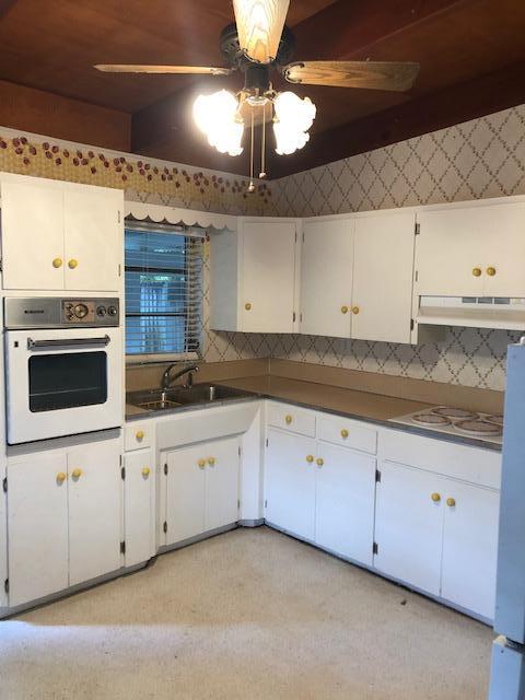 5219 Garfield Road Delray Beach, FL 33484 - Photo 3 of 15 kitchen