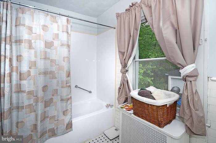 2321 Monticello Road Baltimore, MD 21216 - Photo 11 of 21 Bath