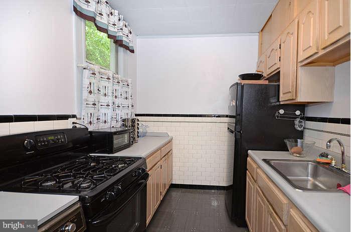 2321 Monticello Road Baltimore, MD 21216 - Photo 17 of 21 Kitchen