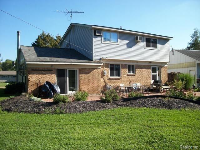 570 Rutledge Drive Holly, MI 48442 - Photo 10 of 14 Home rear view