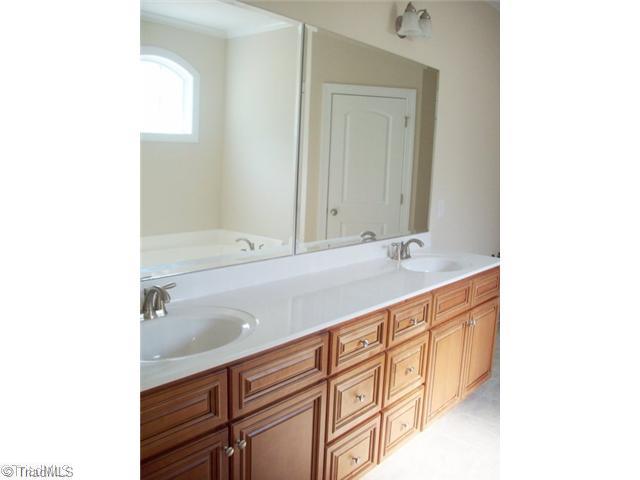 6320 Ridge Haven Road Greensboro, NC 27410 - Photo 9 of 15 Master Bath/Spa.