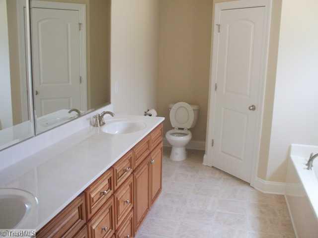 6320 Ridge Haven Road Greensboro, NC 27410 - Photo 10 of 15 Master Bath/Spa.