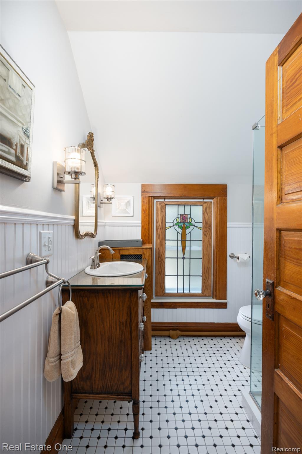 703 1st Street Rochester, MI 48307 - Photo 16 of 21 Bathroom