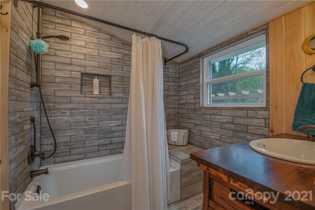 226 Warrior Mountain Road Tryon, NC 28782 - Photo 14 of 37 a bathroom with a sink toilet and shower
