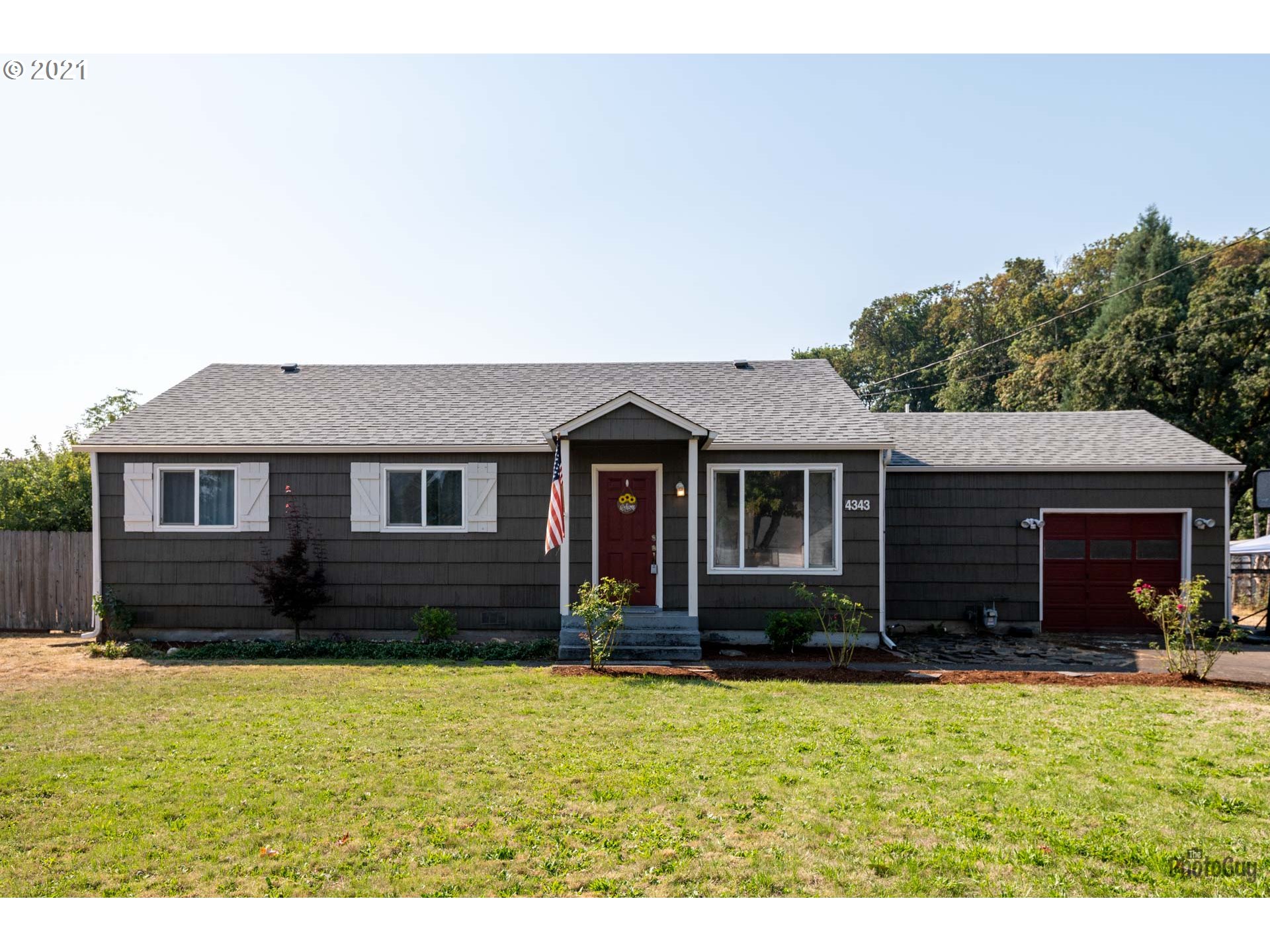 4343 Daisy Street Springfield, OR 97478 - Photo 1 of 26 Gallery Image 1