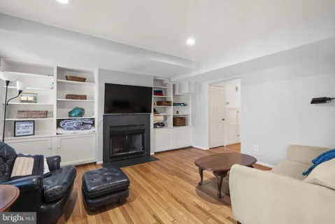 $874,900 | 4843 Willett Parkway, Unit 83, Chevy Chase, MD 20815