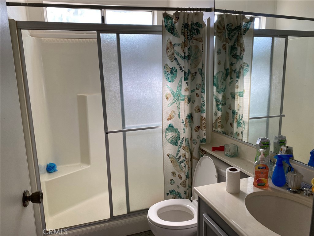 20683 Waalew Road, Unit B161 Apple Valley, CA 92307 - Photo 24 of 30 Hallway Bathroom