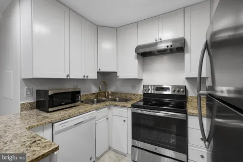 $2,490 | 1828 California Street Northwest, Unit B, Washington, DC 20009