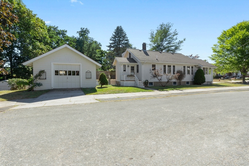 39 Sohier Road Beverly, MA 01915 - Photo 3 of 35 Gallery Image 3