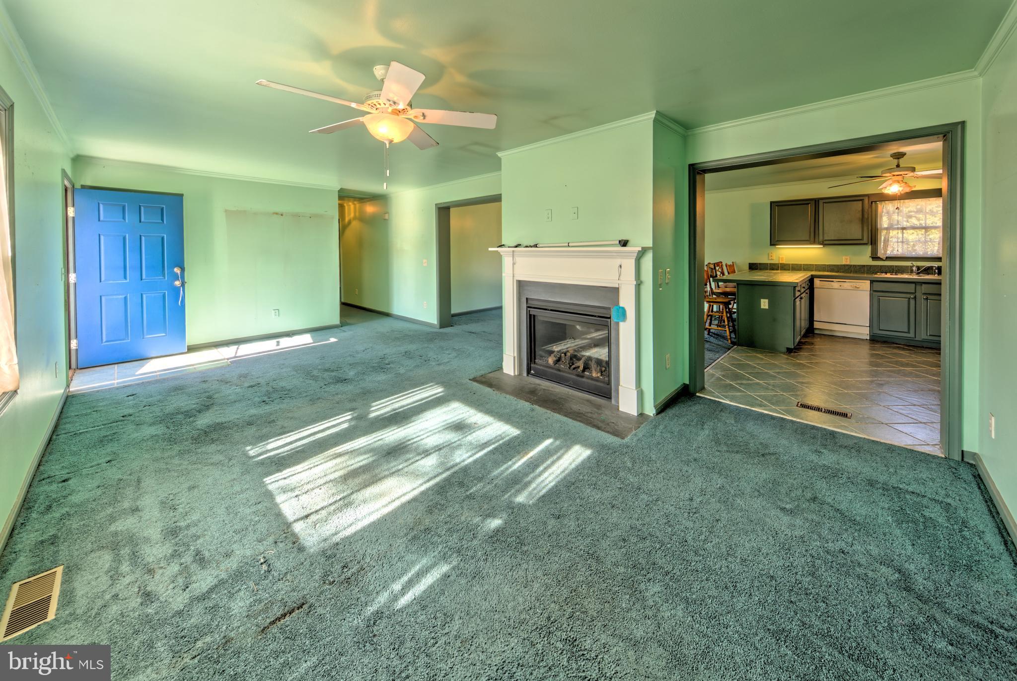6116 South Point Road Berlin, MD 21811 - Photo 3 of 47 Main Living Room