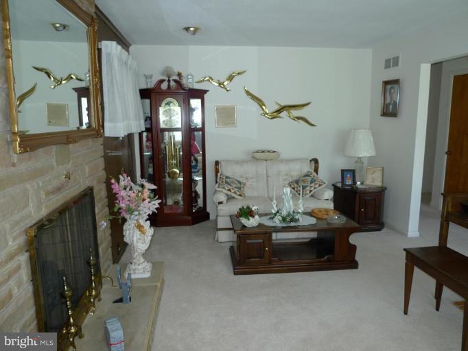 5030 Teen Barnes Road Frederick, MD 21703 - Photo 3 of 29 Living Room