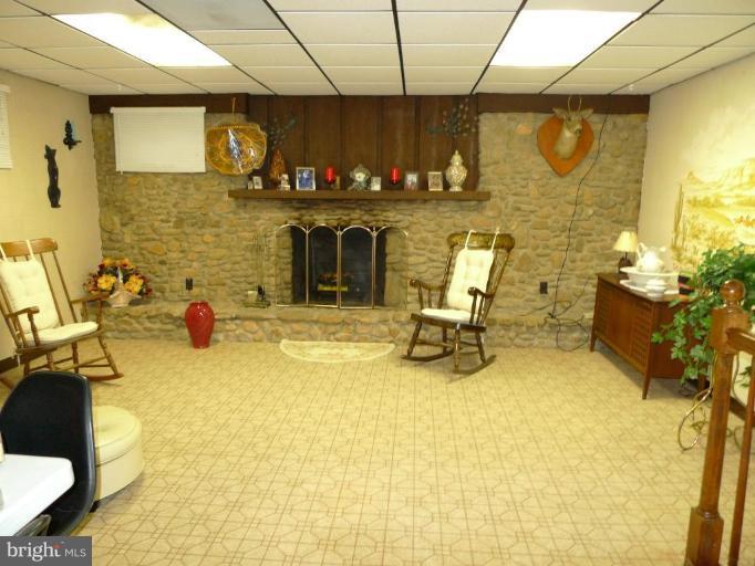 5030 Teen Barnes Road Frederick, MD 21703 - Photo 9 of 29 Family Room #2