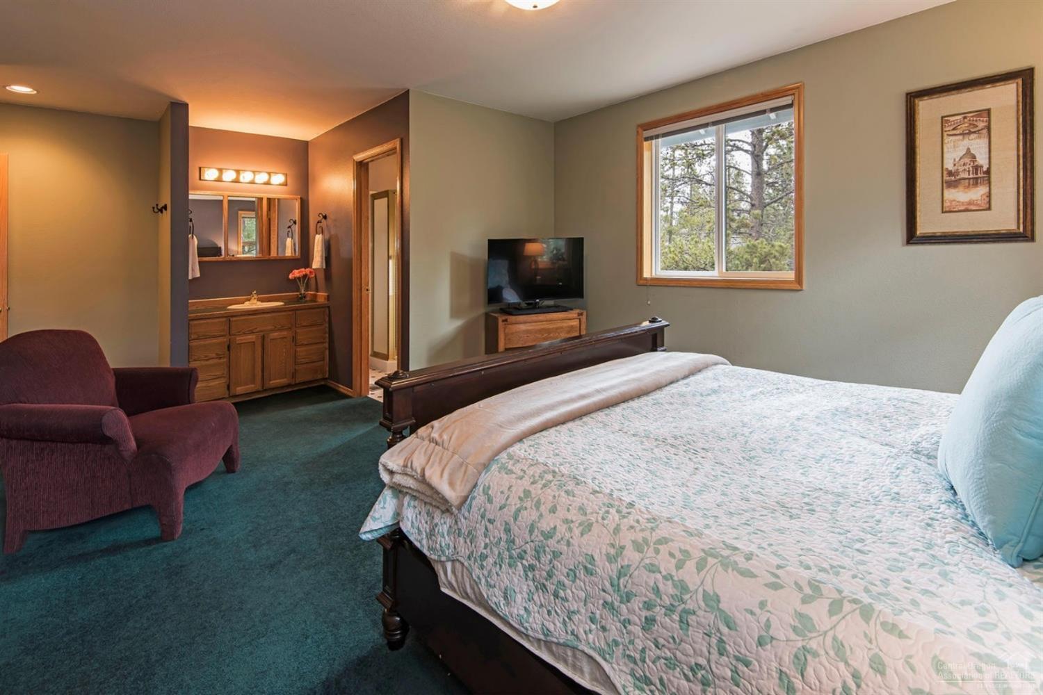 58043 Kinglet Road Sunriver, OR 97707 - Photo 10 of 18 Second master suite upstairs has two clo