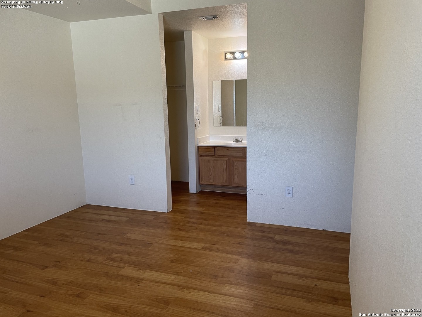 11235 Terra Loop Road San Antonio, TX 78233 - Photo 5 of 8