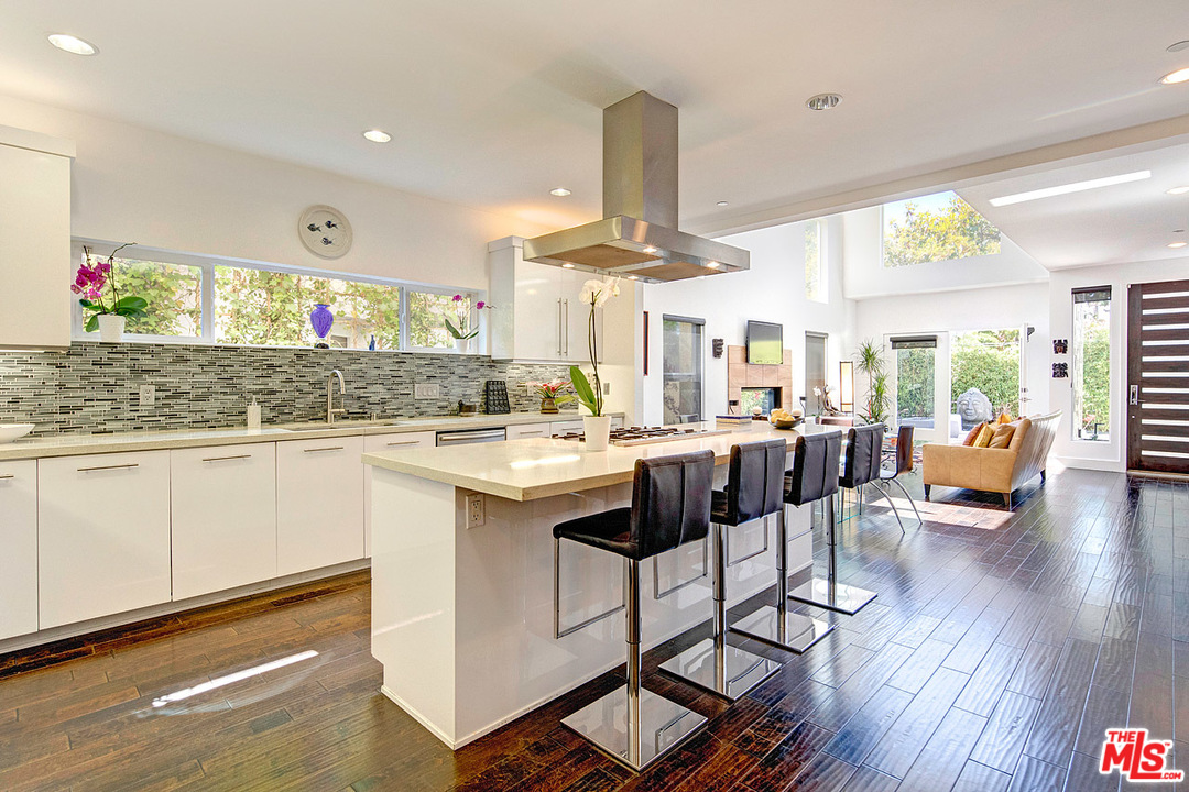 7916 West 83rd Street Playa del Rey, CA 90293 - Photo 7 of 26 Gallery Image 7