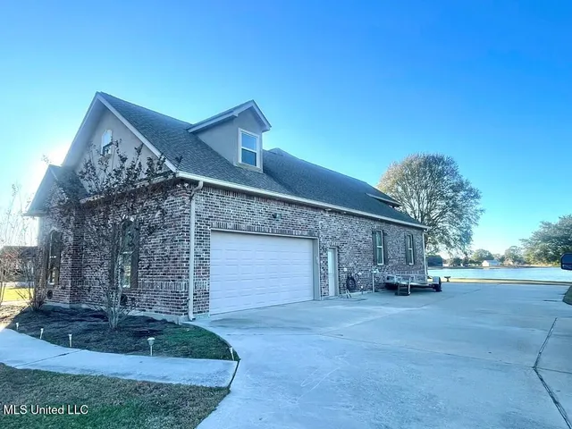 $550,000 | 6 Lunker Lane, Poplarville, MS 39470