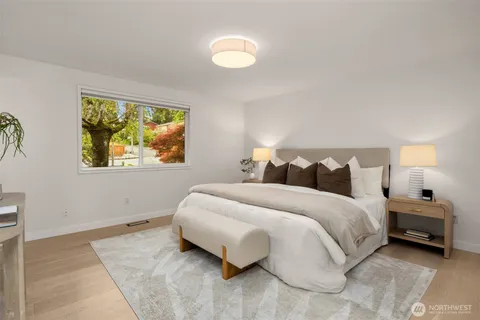 $1,599,998 | 13720 94th Avenue Northeast, Kirkland, WA 98034