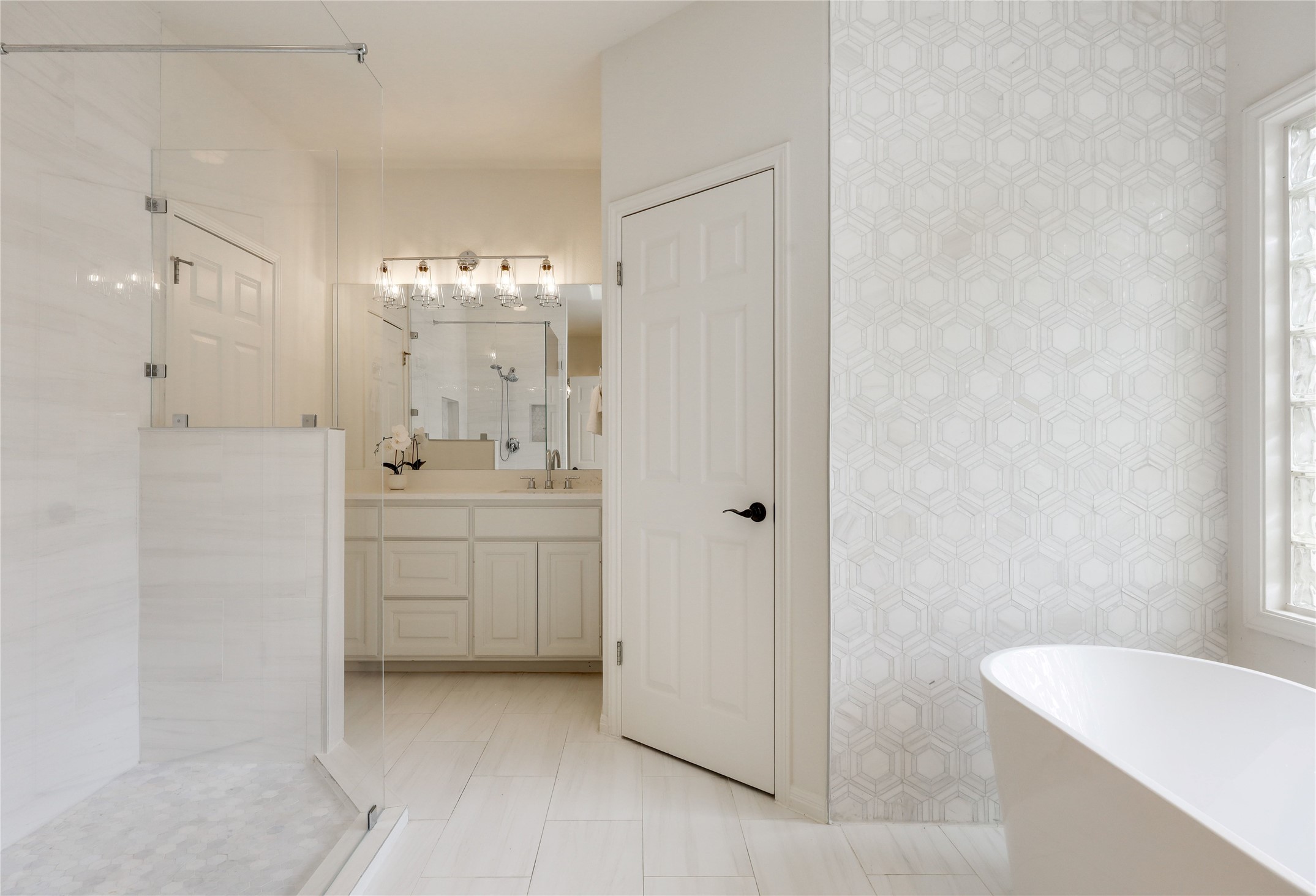 21604 Arrowhead Point Lago Vista, TX 78645 - Photo 26 of 40 Primary bath newly remodeled in 2024