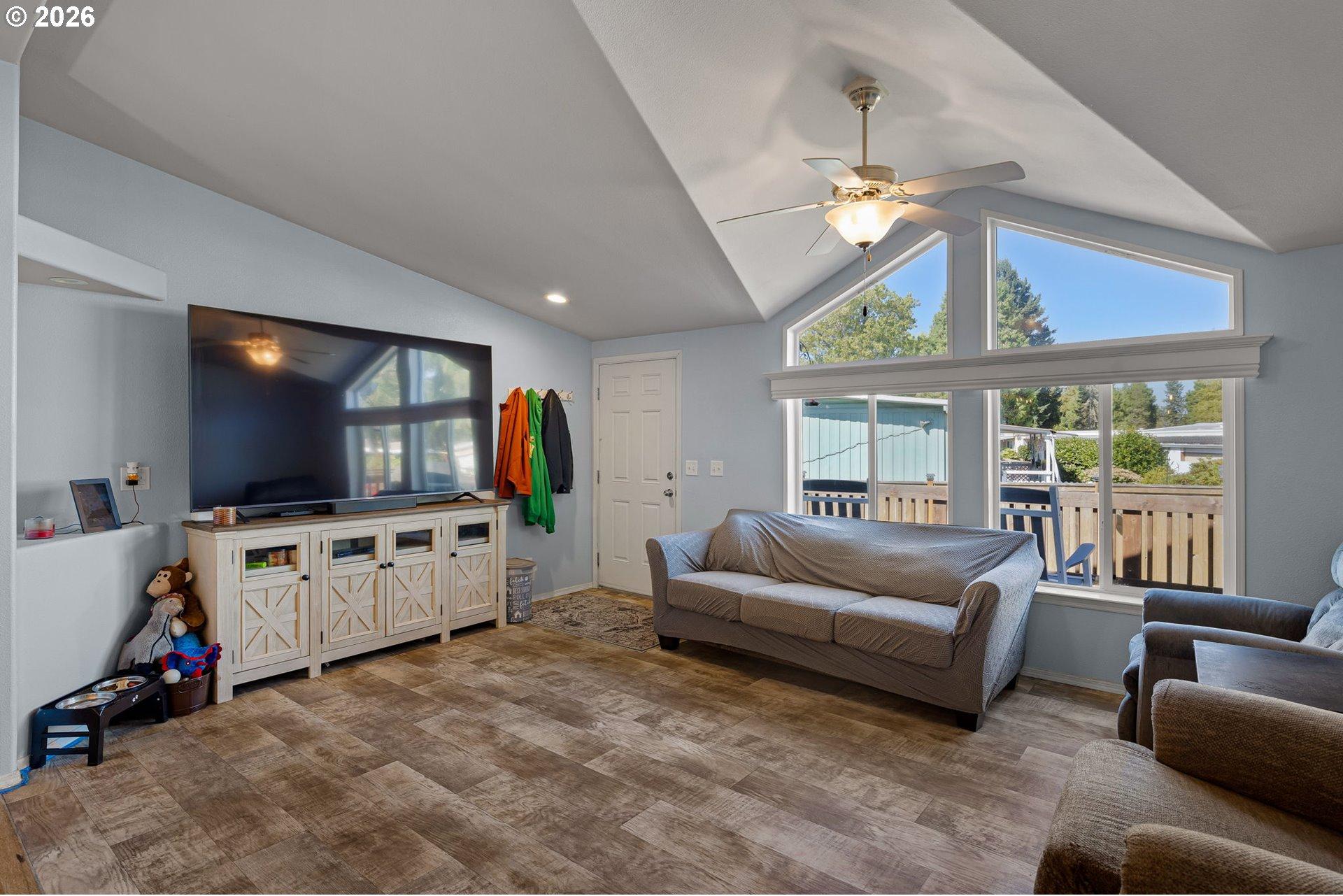 1125 58th Street, Unit 113 Springfield, OR 97478 - Photo 7 of 43 Family Room