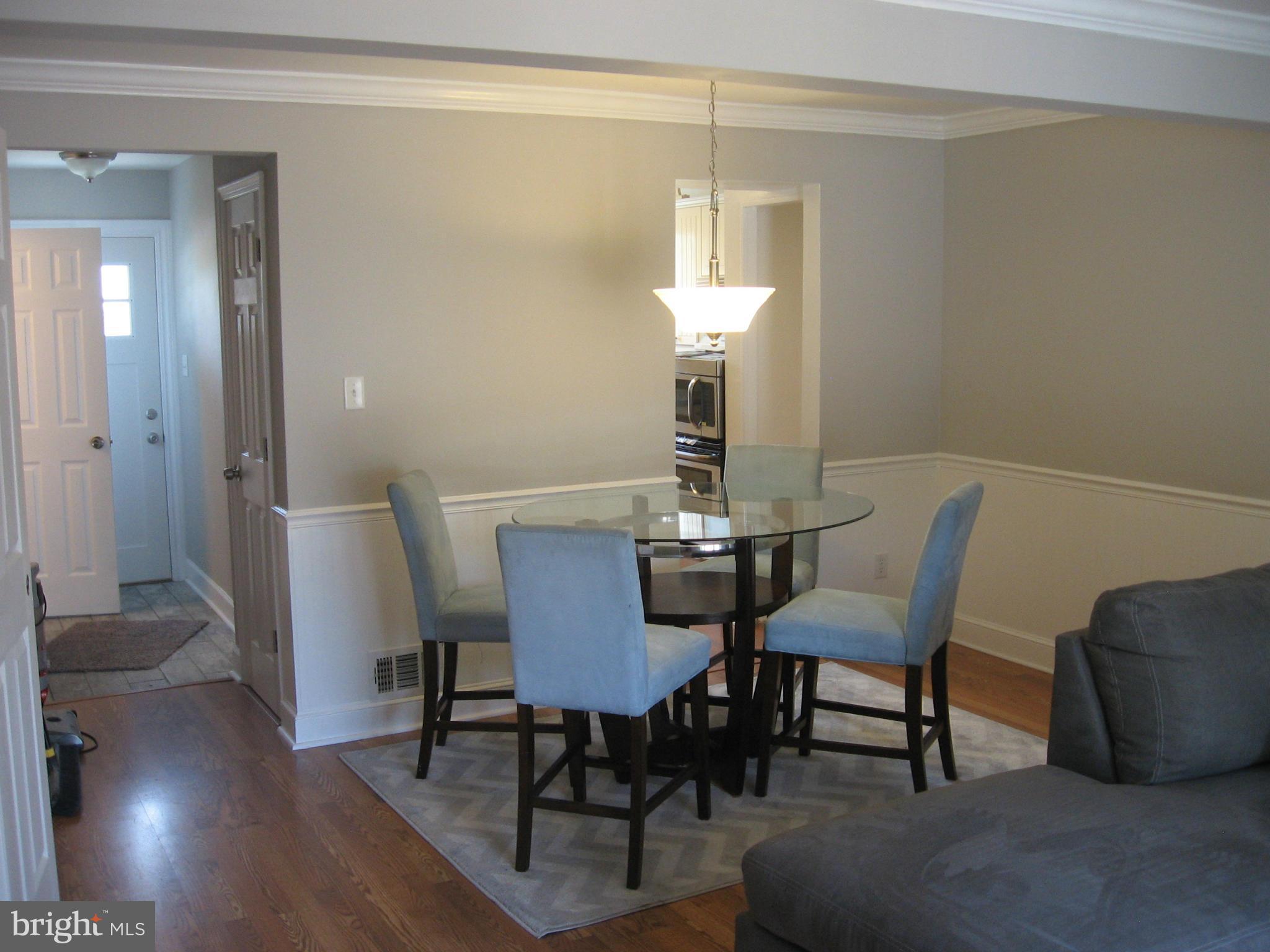527 Holly Hunt Road Baltimore, MD 21220 - Photo 4 of 29 Living Room