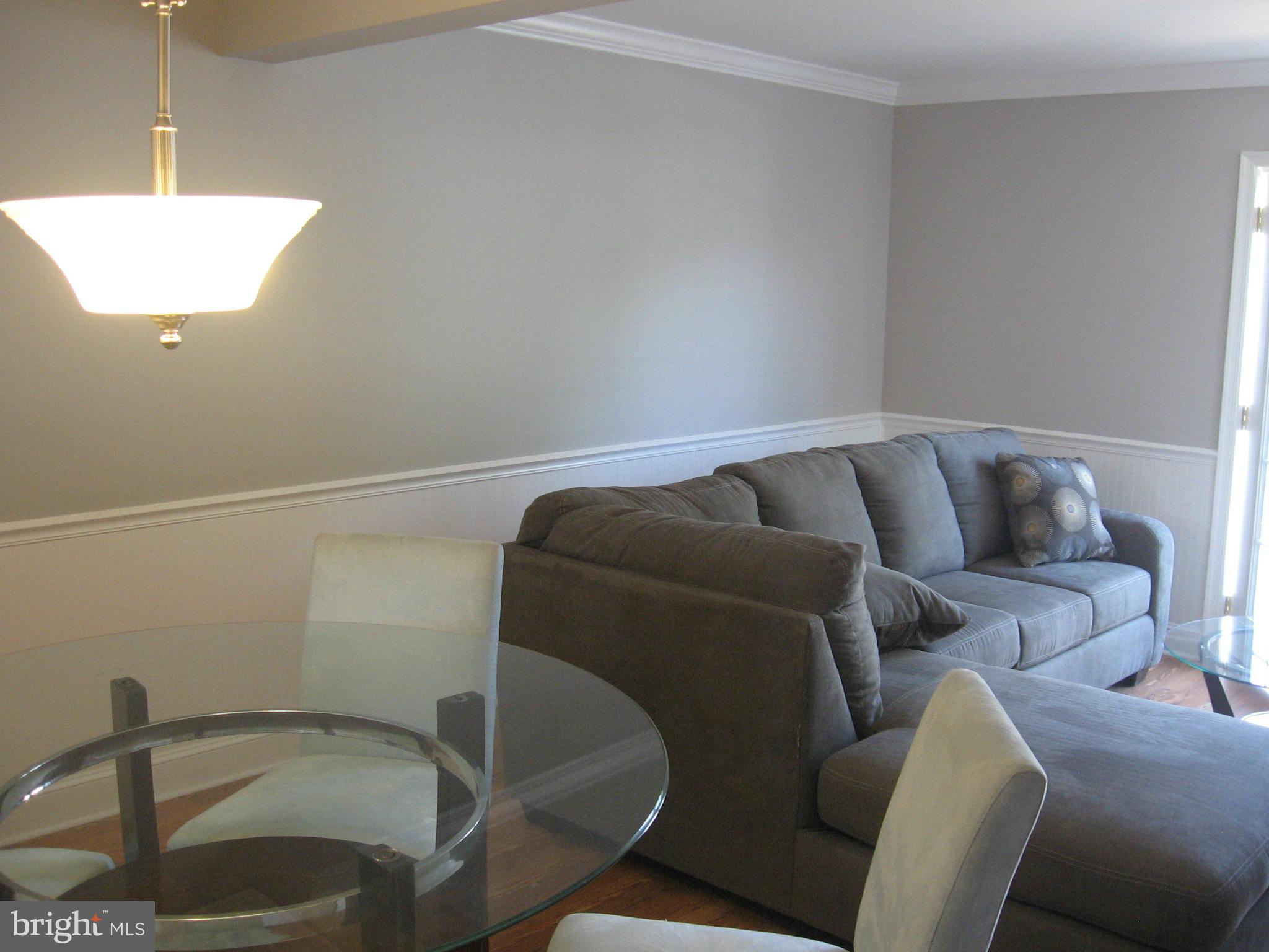 527 Holly Hunt Road Baltimore, MD 21220 - Photo 5 of 29 Living Room