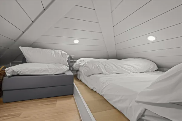 $3,000 | 6 Cross Street, Newport, RI 02840