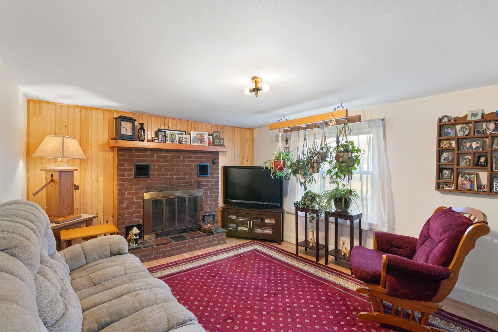 414 Old Guilford Road Brattleboro, VT 05301 - Photo 8 of 24 Gallery Image 8