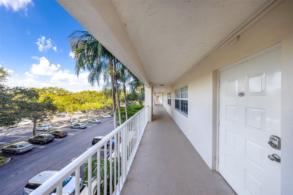 3520 Oaks Way, Unit 406 Pompano Beach, FL 33069 - Photo 29 of 32 a view of a balcony