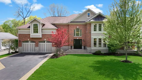 $989,900 | 119 West Roslyn Road, Barrington, IL 60010