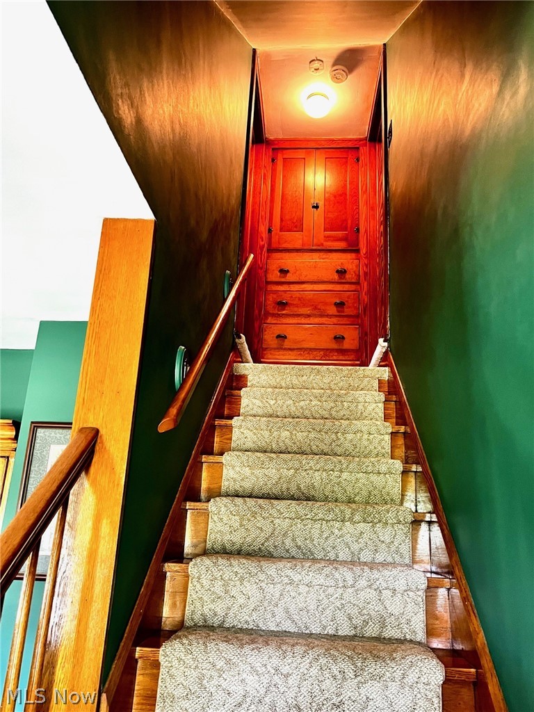 3321 Warren - Sharon Road Vienna, OH 44473 - Photo 22 of 39 Staircase