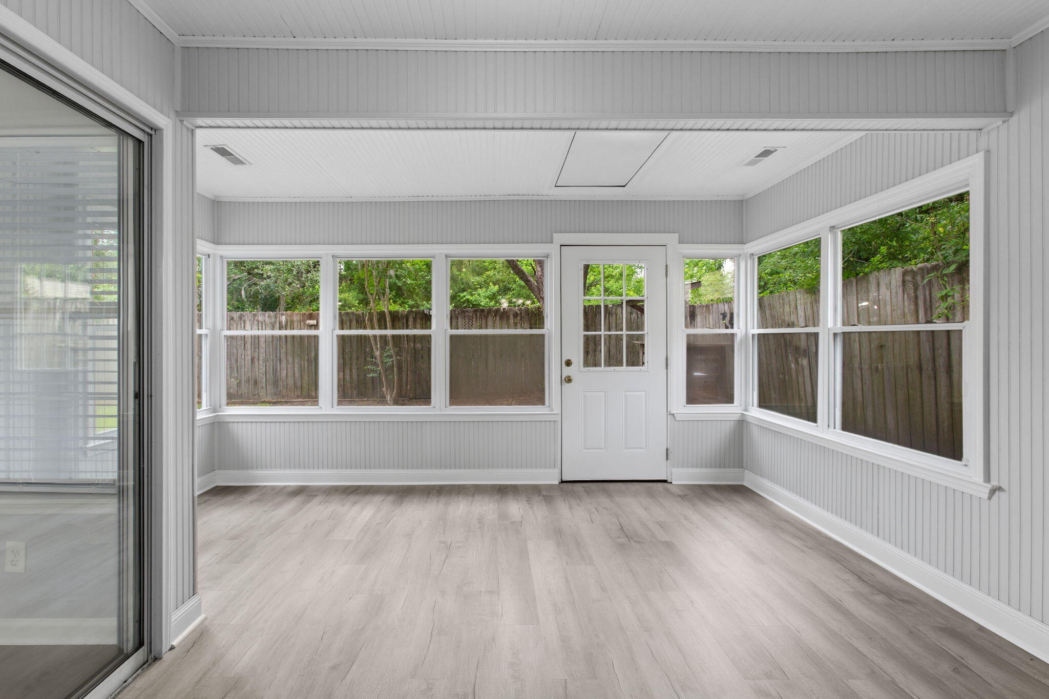 9512 One Notch Road Ladson, SC 29456 - Photo 7 of 20 All Season Room