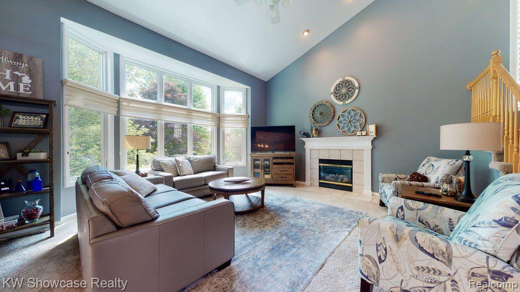 917 Rambling Drive Rochester Hills, MI 48307 - Photo 2 of 47
