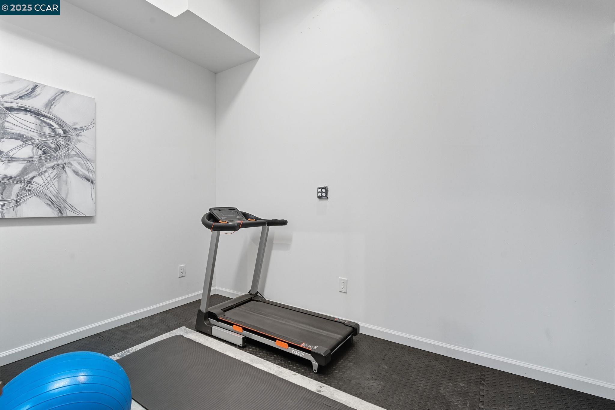 189 Rudgear Drive Walnut Creek, CA 94596 - Photo 20 of 59 a room with gym equipment