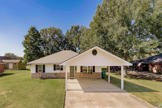 $220,000 | 956 Bohne Road, Port Allen, LA 70767